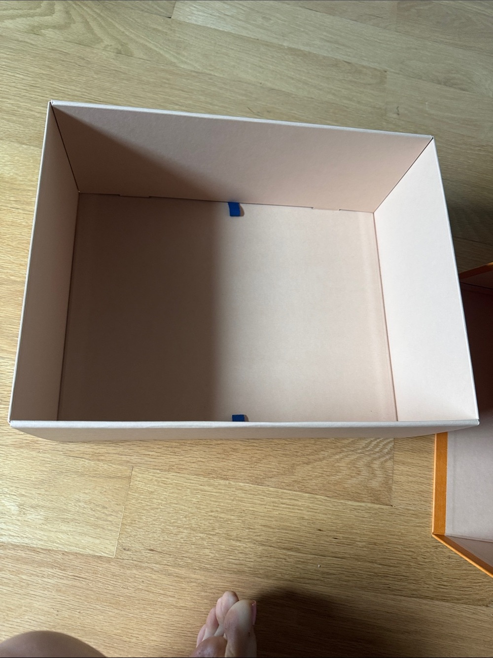 Louis Vuitton Orange Box with Navy Logo - Picture 4 of 10